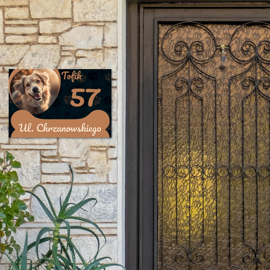 Personalizowana Tabliczka z Psem – Numer Domu