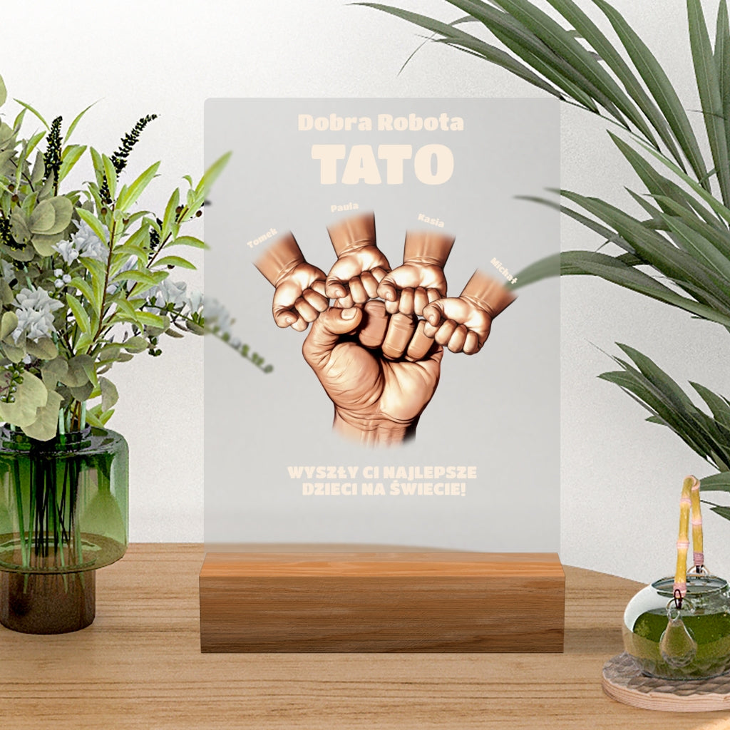 Dobra Robota Tato – Personalizowana Akrylowa Tabliczka z Imionami Dzieci