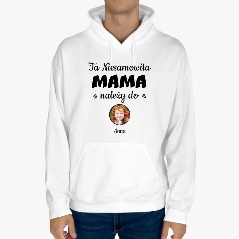 Ta niesamowita mama należy do...