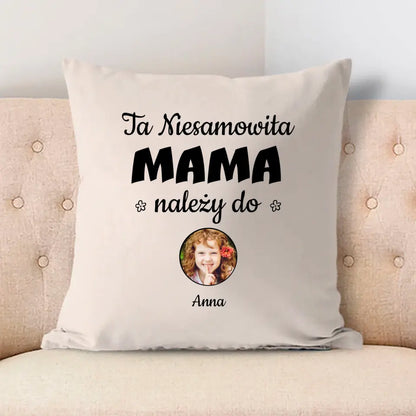 Ta niesamowita mama należy do...