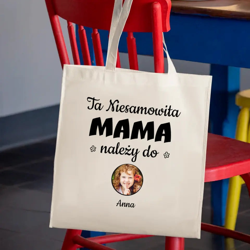 Ta niesamowita mama należy do...