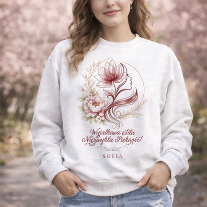 Personalizowana koszulka "Wyjątkowa Siła, Niezwykłe Piękno” z imieniem – koszulka dla kobiety – elegancki prezent dla niej