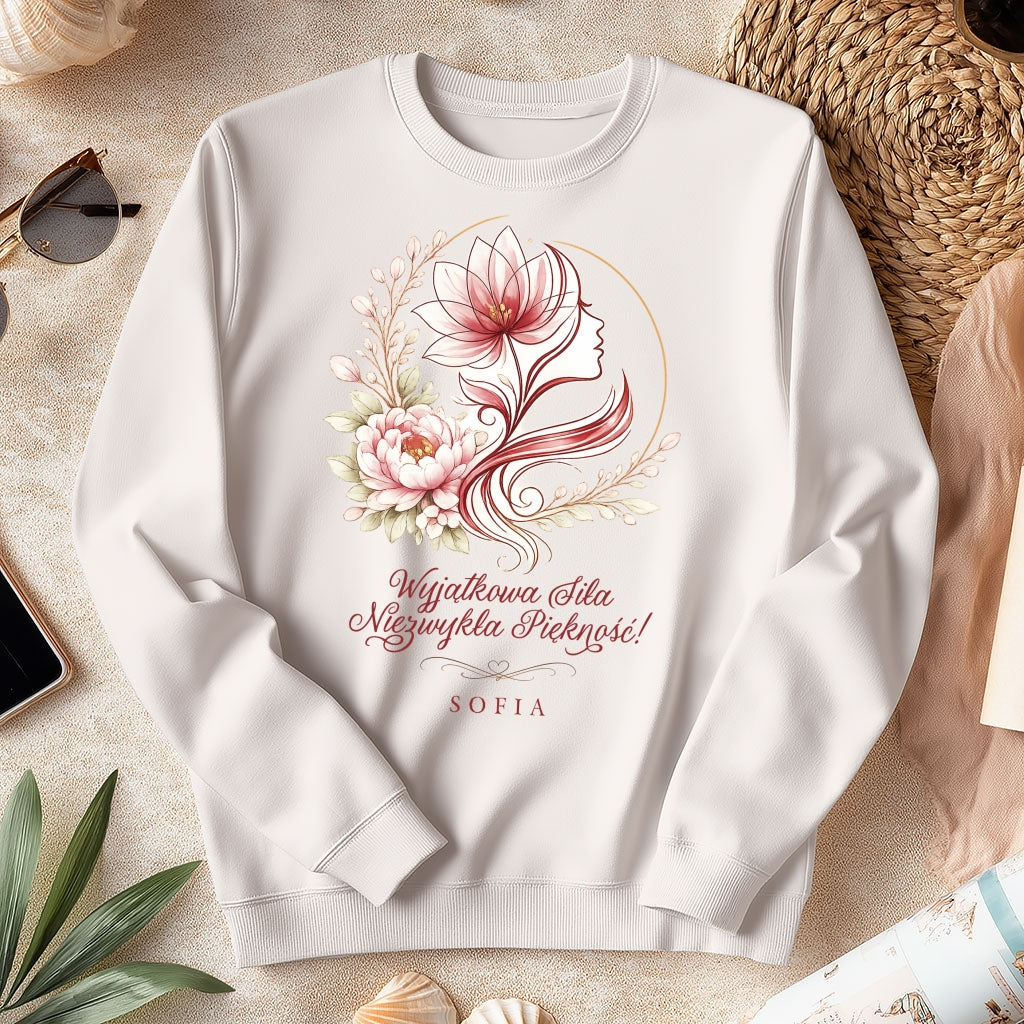 Personalizowana koszulka "Wyjątkowa Siła, Niezwykłe Piękno” z imieniem – koszulka dla kobiety – elegancki prezent dla niej