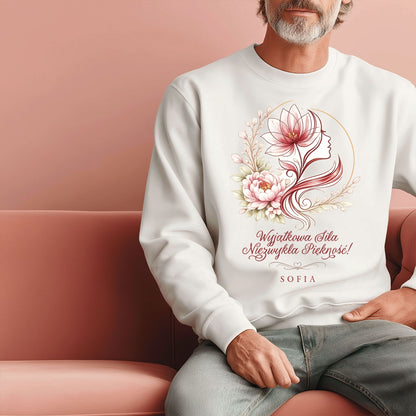 Personalizowana koszulka "Wyjątkowa Siła, Niezwykłe Piękno” z imieniem – koszulka dla kobiety – elegancki prezent dla niej