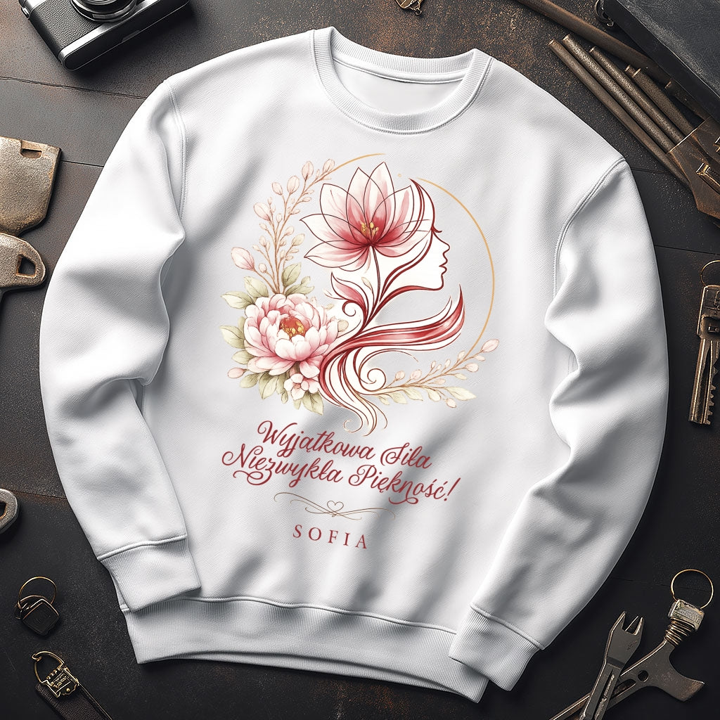 Personalizowana koszulka "Wyjątkowa Siła, Niezwykłe Piękno” z imieniem – koszulka dla kobiety – elegancki prezent dla niej