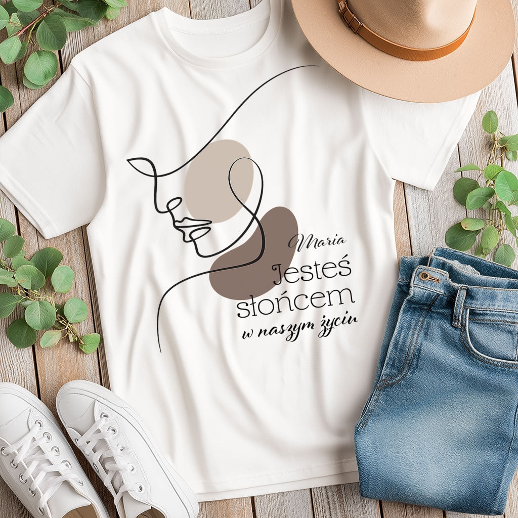 Koszulka dla mamy „Mama widzi sercem, kocha bez granic” – personalizowana koszulka damska – prezent na Dzień Matki