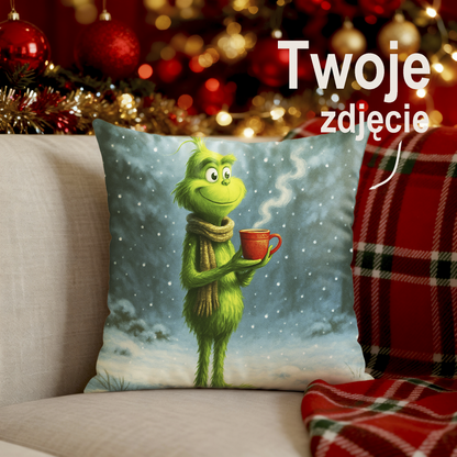 Świąteczna Poduszka Dekoracyjna z Zielonym Stworkiem – Zimowy Klimat
