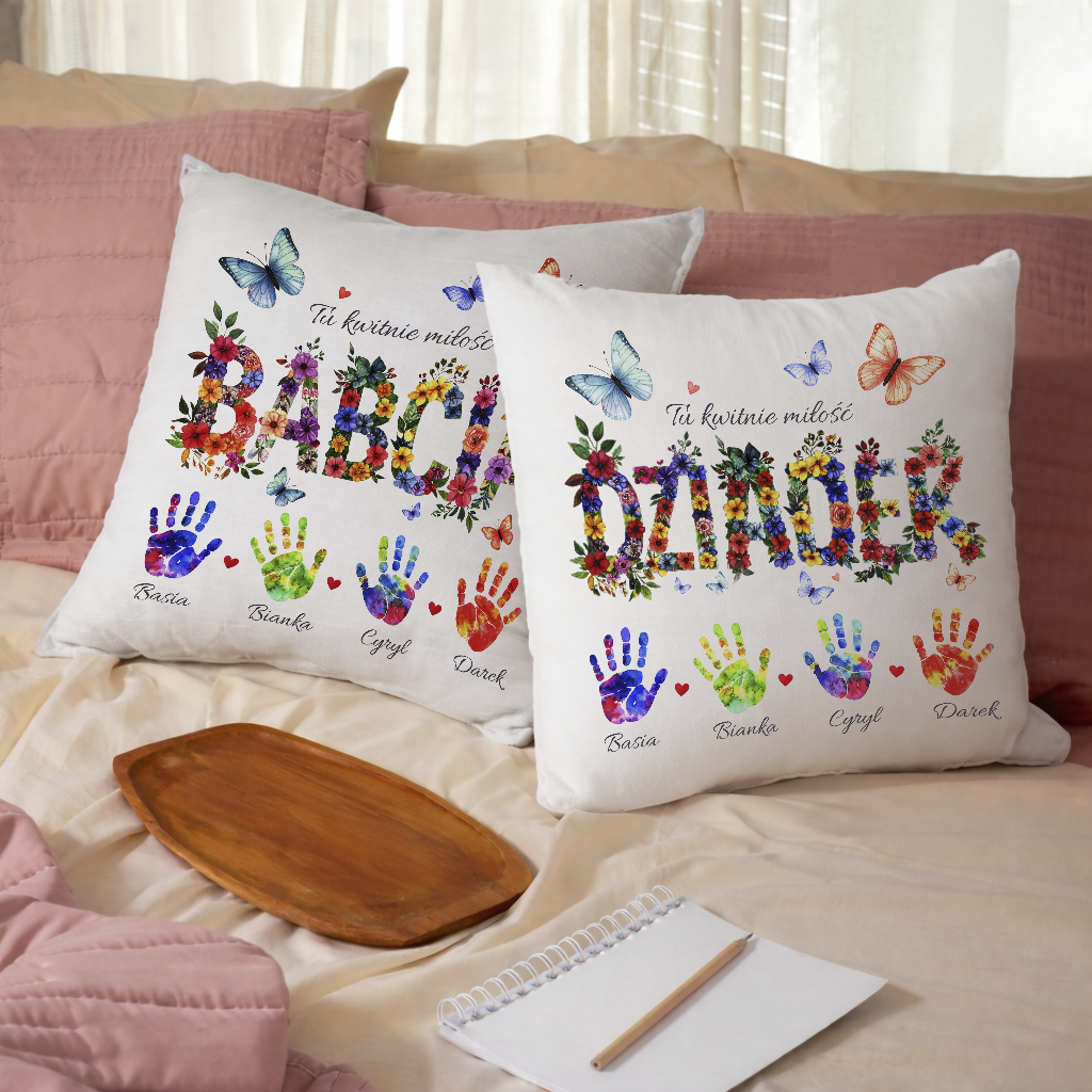 Personalizowana poduszka „Tu kwitnie miłość” - Babcia lub Dziadek, Imiona wnuków, Prezent od serca