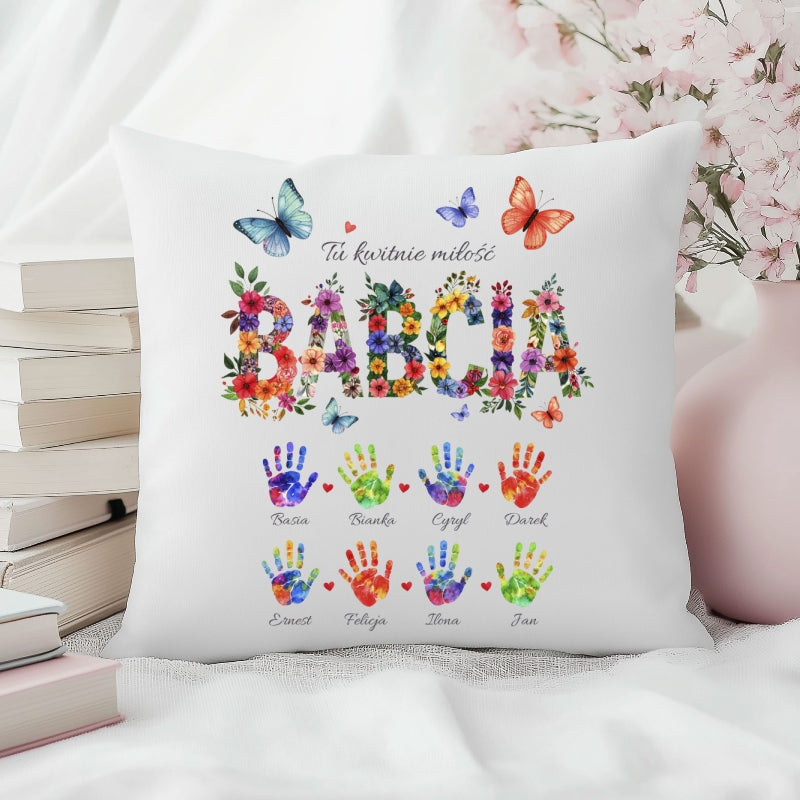 Personalizowana poduszka „Tu kwitnie miłość” - Babcia lub Dziadek, Imiona wnuków, Prezent od serca