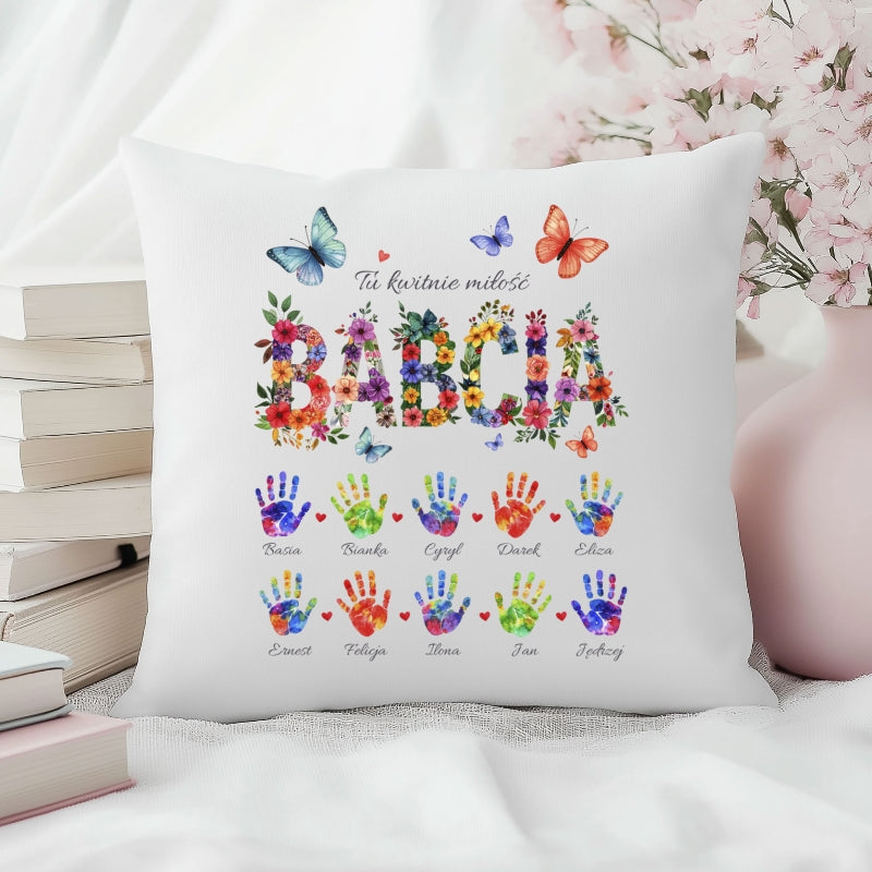 Personalizowana poduszka „Tu kwitnie miłość” - Babcia lub Dziadek, Imiona wnuków, Prezent od serca