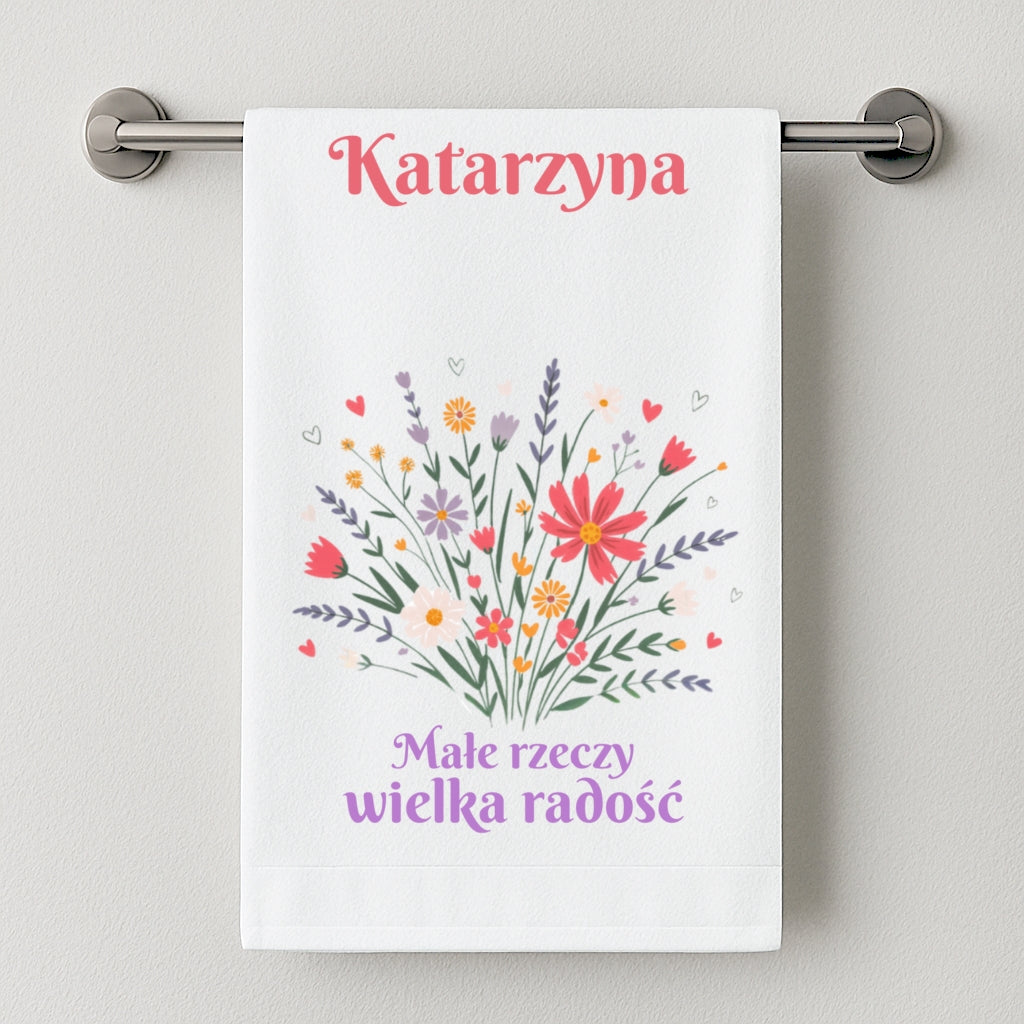 Spersonalizowany Ręcznik z Twoim Imieniem – Małe Rzeczy, Wielka Radość z Bukietem Kwiatów