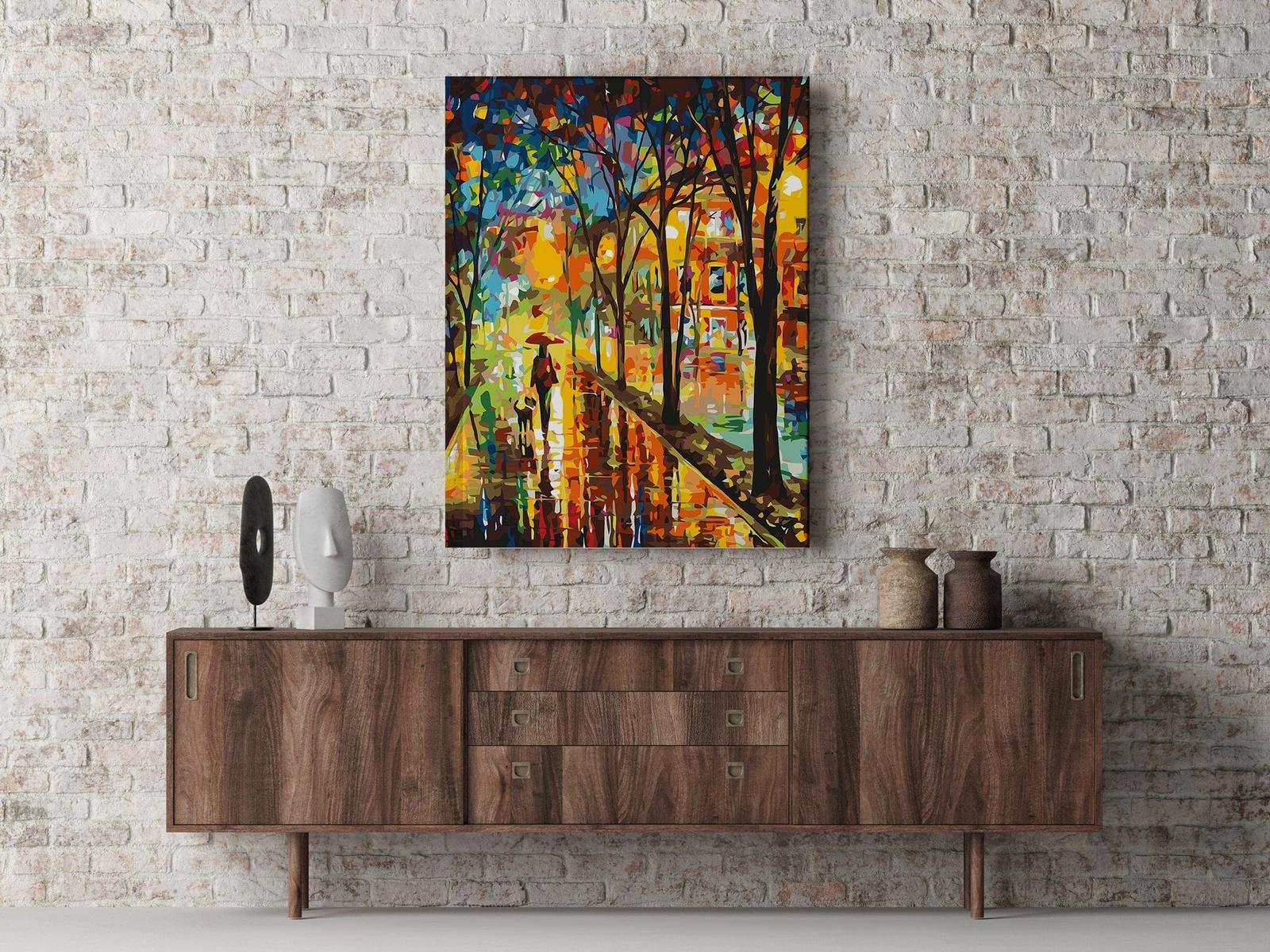 Uliczne latarnie o zmroku